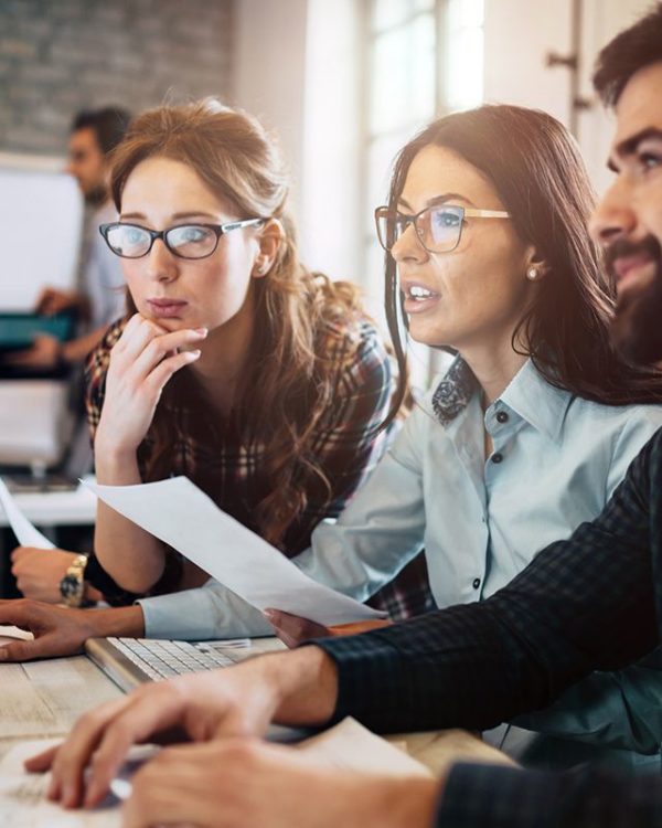 En una reunión estratégica, que podemos tener por videoconferencia o de forma presencial, analizaremos algunos datos importantes sobre tu proyecto, emprendimiento o negocio.